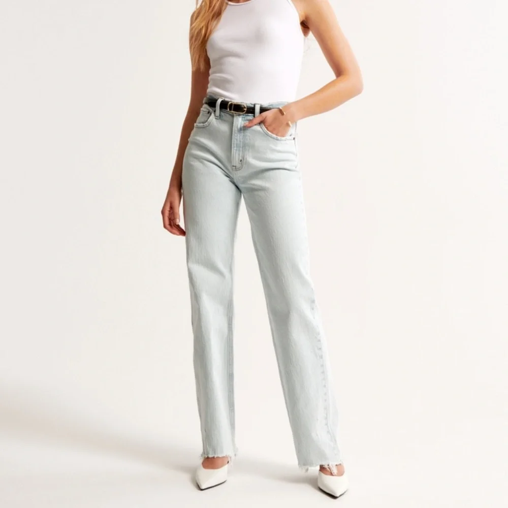 Abercrombie 90s High Rise Relaxed Jeans 31 NWT